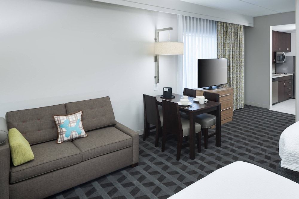 Studio, Multiple Beds (Mobility/Hearing Access, Roll-In Shwr) photo 3