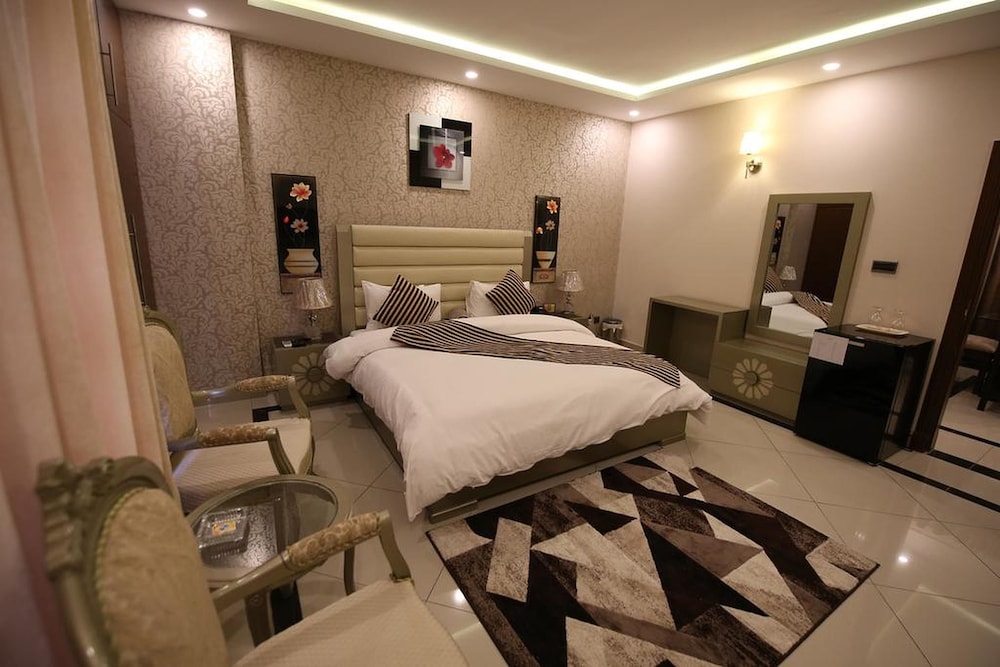 Standard Suite - Photo 1