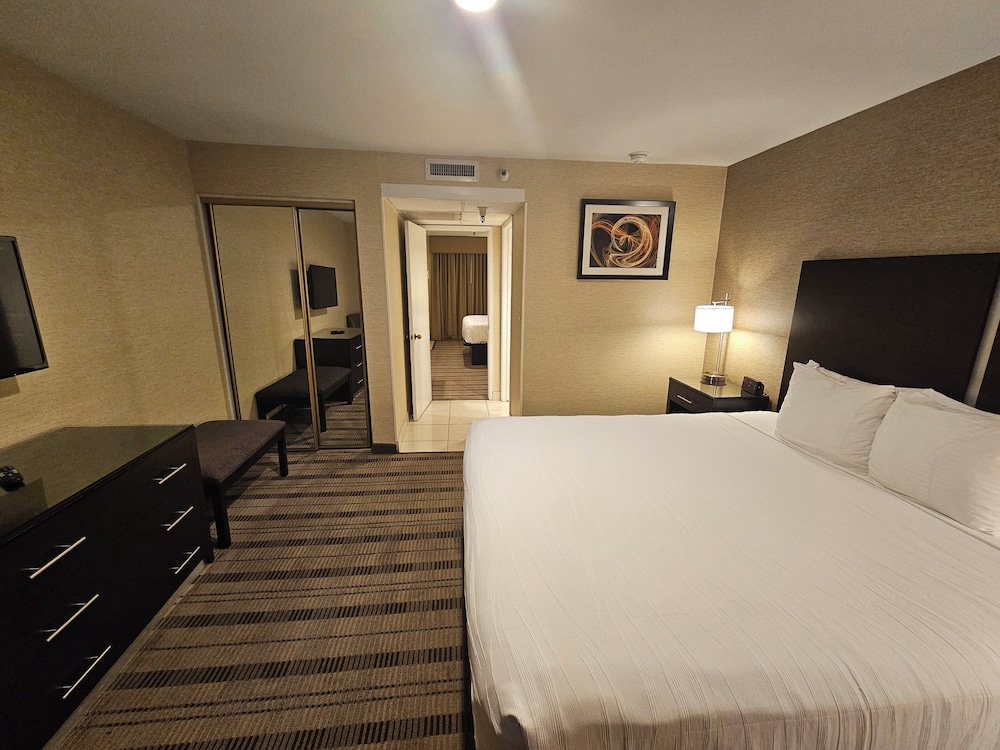 Suite, Multiple Beds, Non Smoking, Refrigerator & Microwave - Photo 6