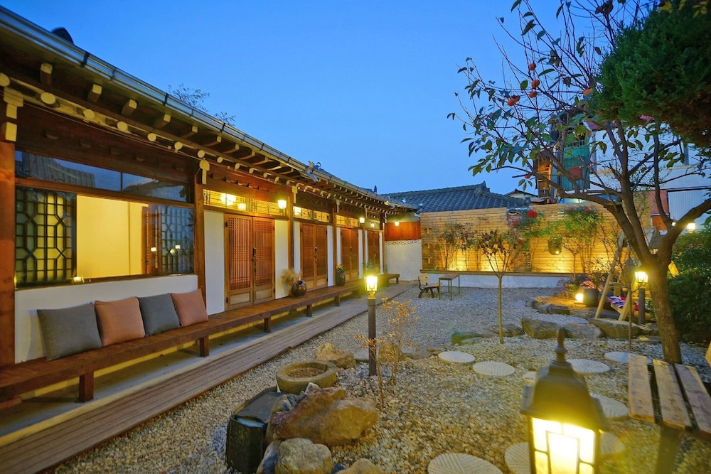 Traditional House photo 1