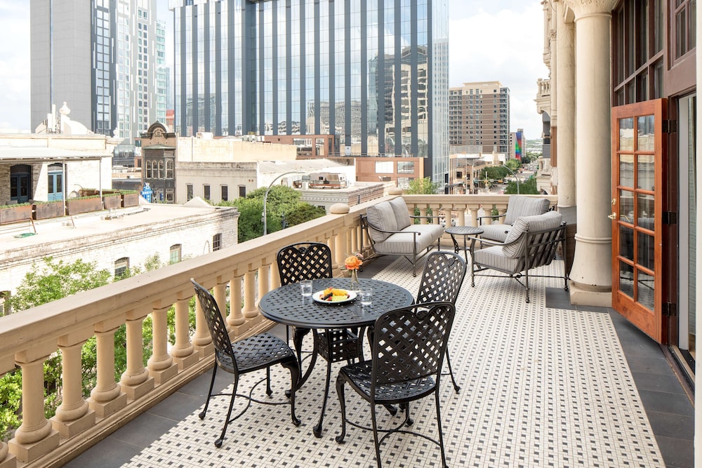 Suite, 1 King Bed, Balcony (Lone Star)