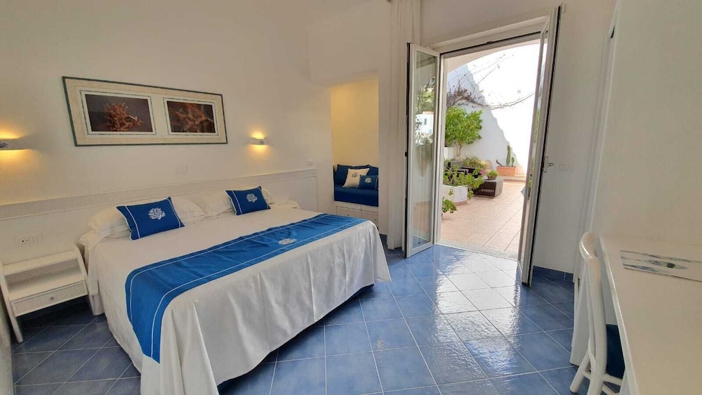 Premium Room, 1 Queen Bed, Garden View