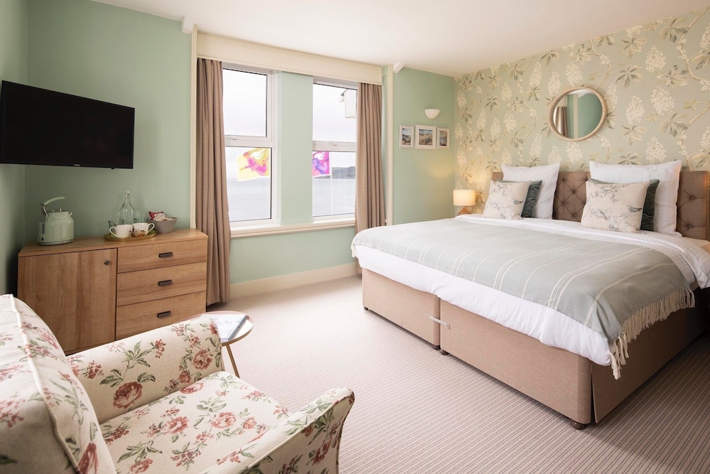 Deluxe Double or Twin Room photo 2
