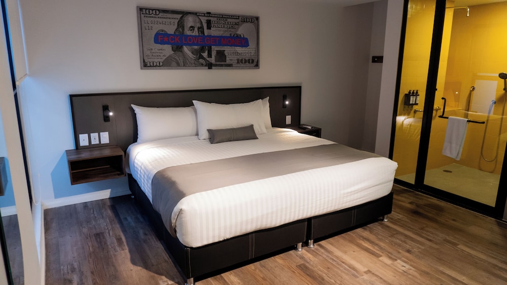 Deluxe Room - Photo 6