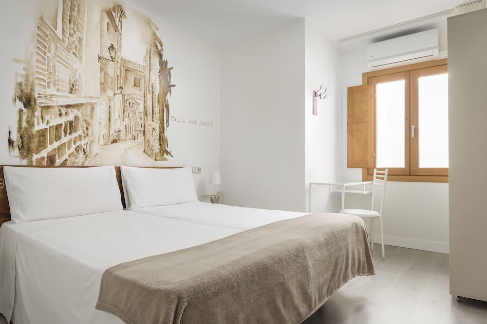 Double Room - Photo 8