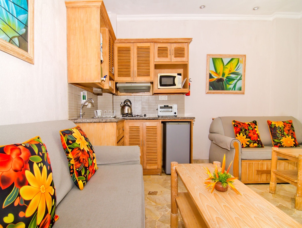 Two Bedroom Deluxe - Photo 5
