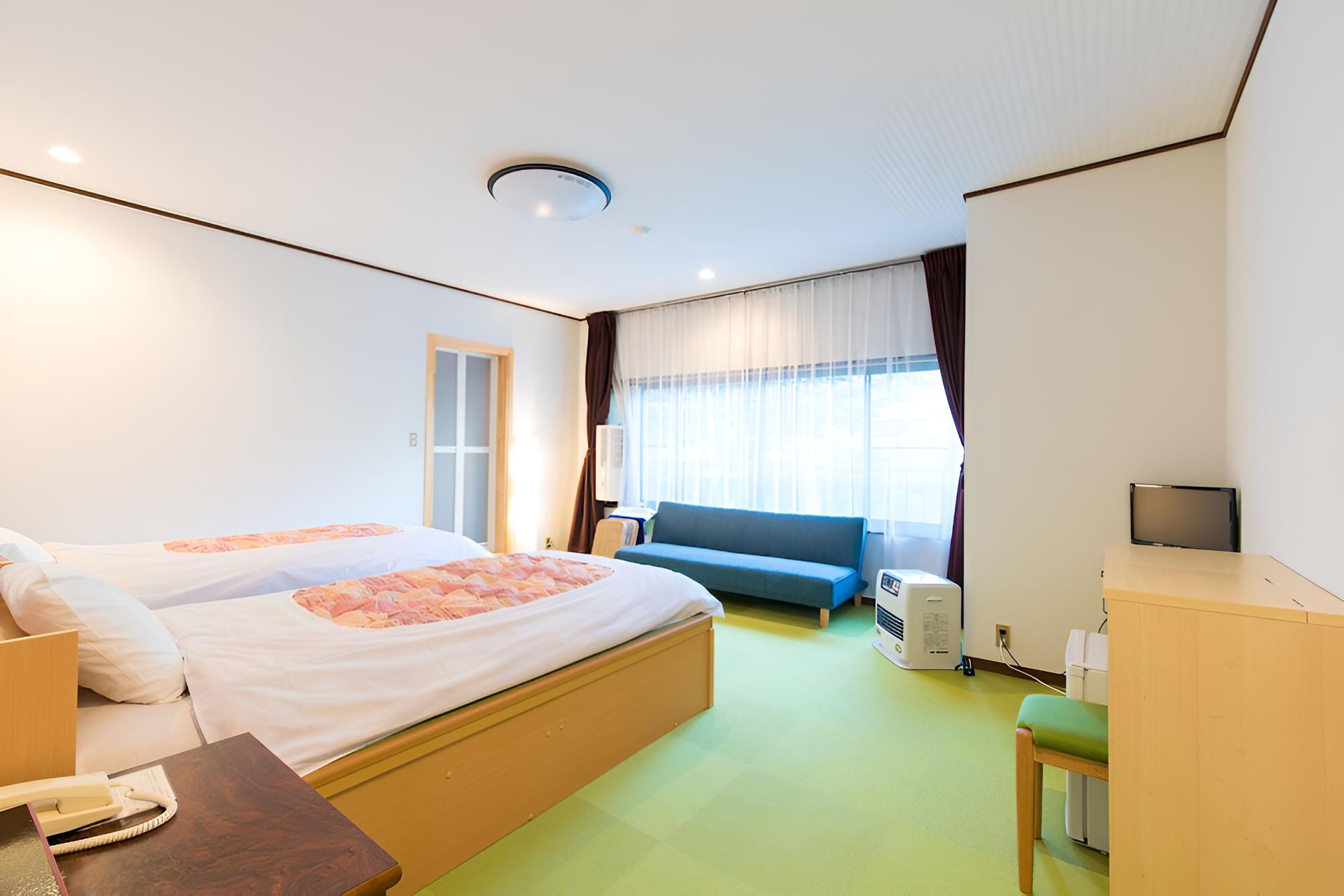 Traditional Quadruple Room, 3 Twin Beds, Non Smoking