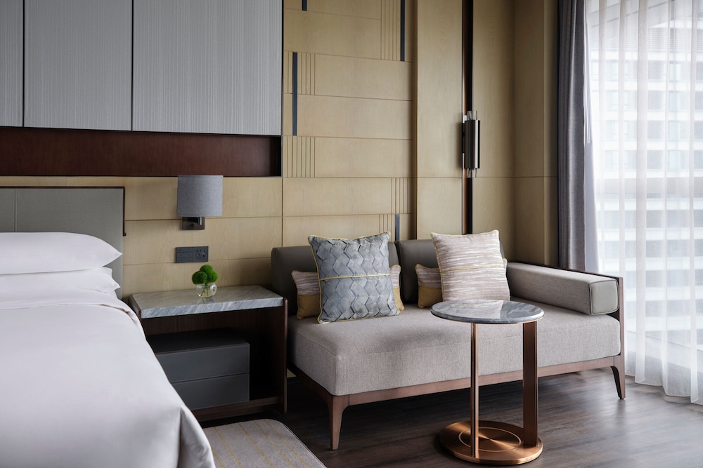 Executive Suite, 1 King Bed, City View photo 2