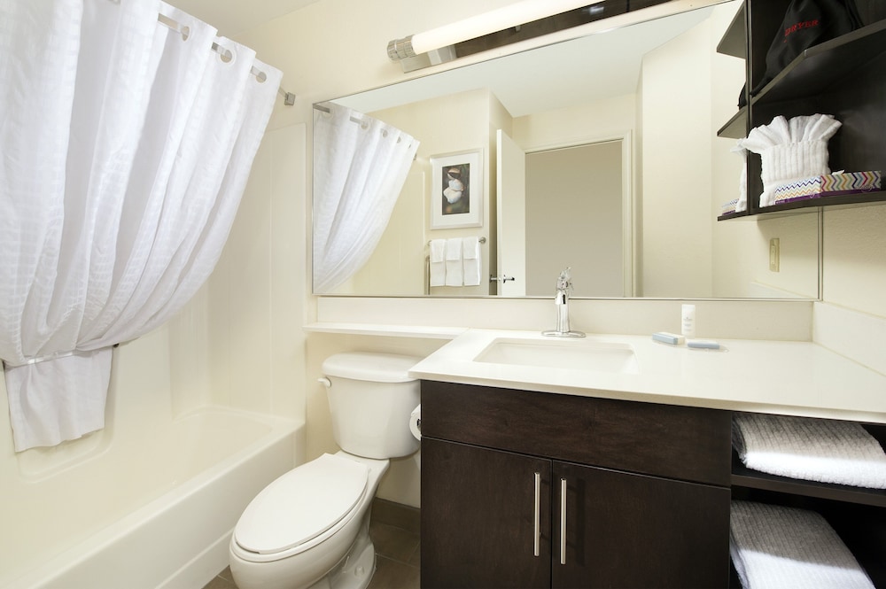 Suite, 1 Bedroom, Mobility Accessible (Communications) - Photo 20