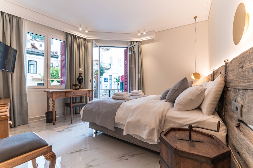 Luxury Apartment - Photo 2