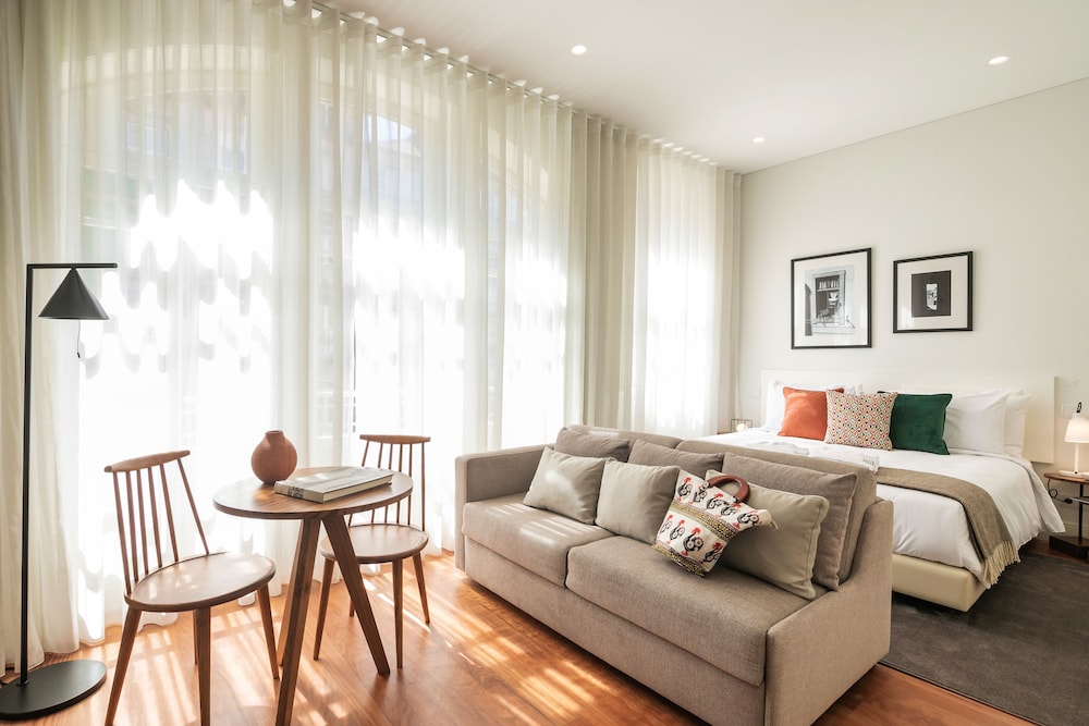 Apartment, City View thumbnail 5