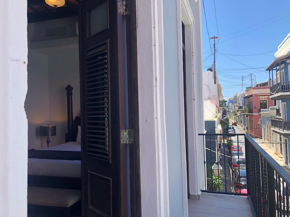 Deluxe Balcony Suites - Photo 2