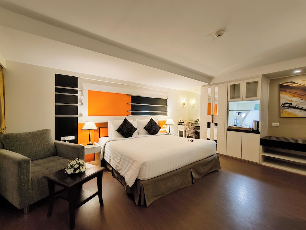 Luxury Jacuzzi Suite photo 2