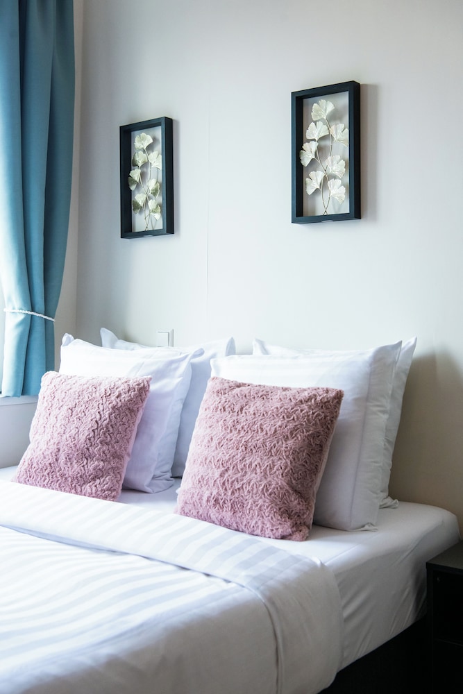 Comfort Studio, 1 Queen Bed photo 3