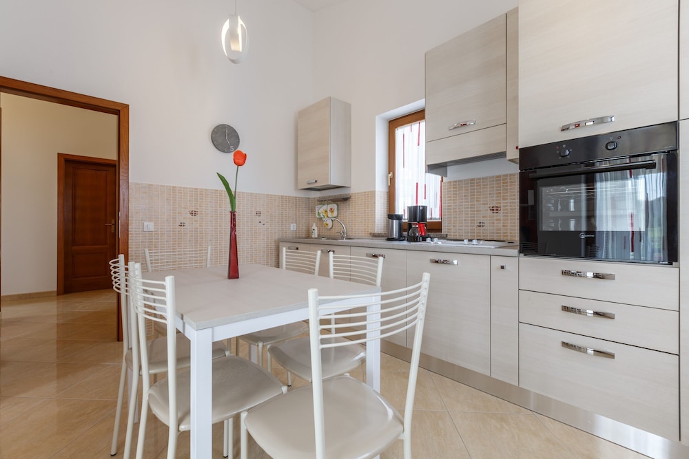 Classic House, Kitchen, Garden View photo 3