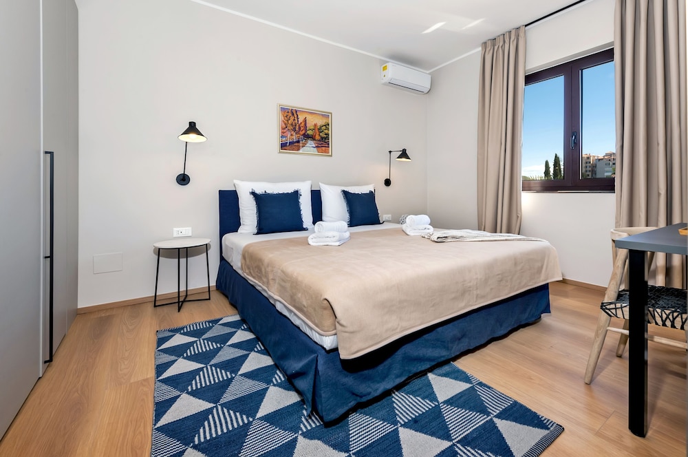 Deluxe Room, Balcony - Photo 2