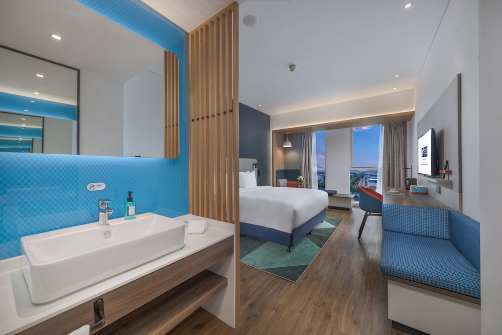 Standard Room, 1 King Bed (Minifridge) - Photo 4