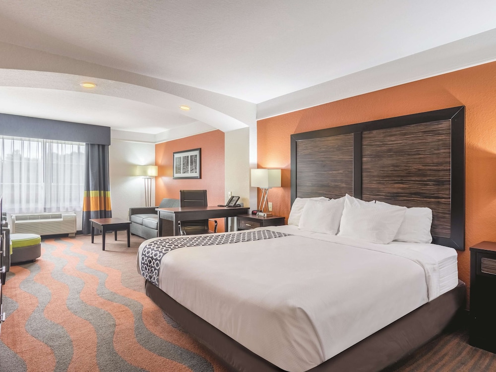 Deluxe Room, 1 King Bed, Non Smoking - Photo 1