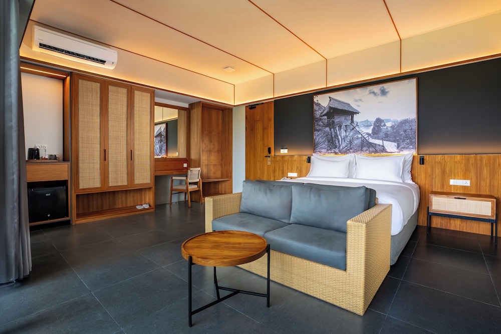 Executive Suite, Balcony