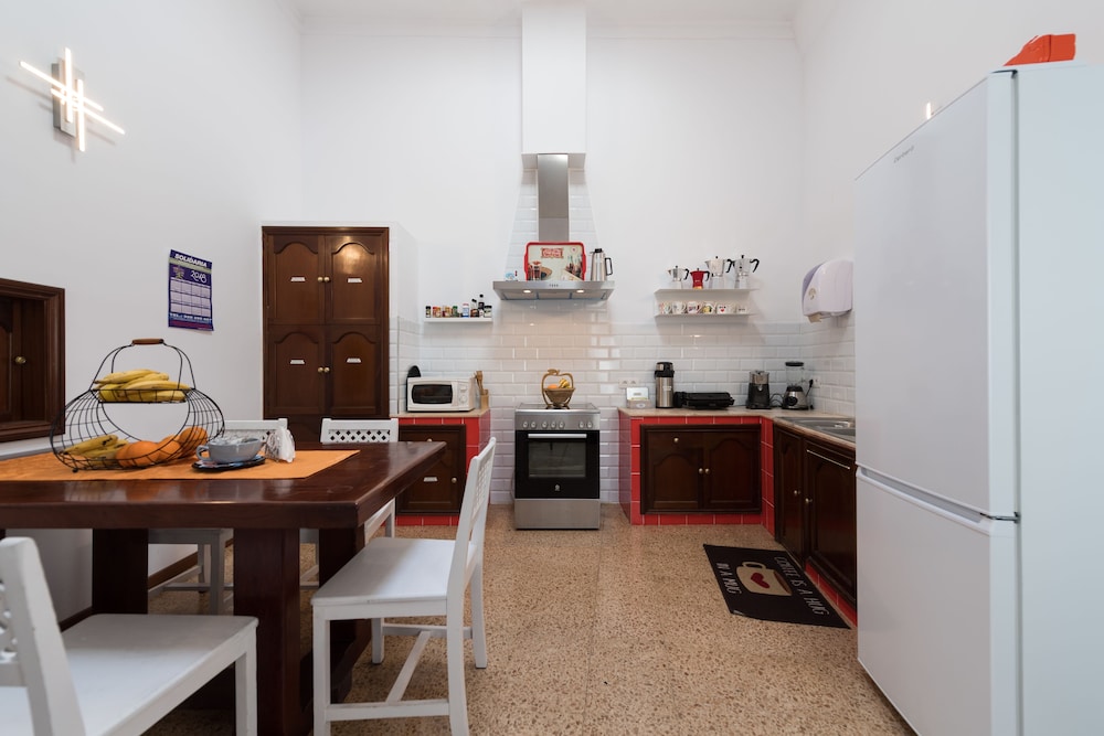 Twin Room, Shared Bathroom, City View photo 3