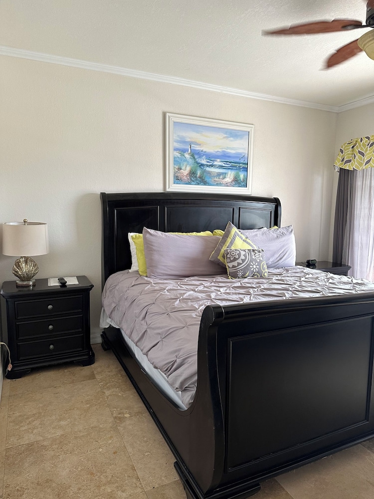 Romantic Room, 1 King Bed, Jetted Tub, Partial Ocean View photo 1