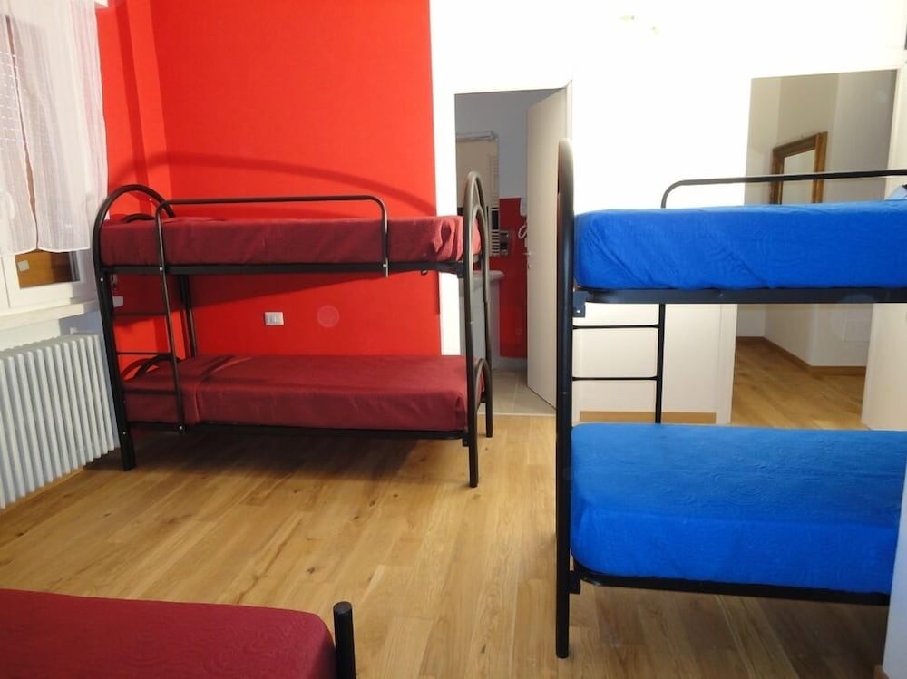 Standard Room, 1 Bedroom, Private Bathroom (6 Pax) photo 2