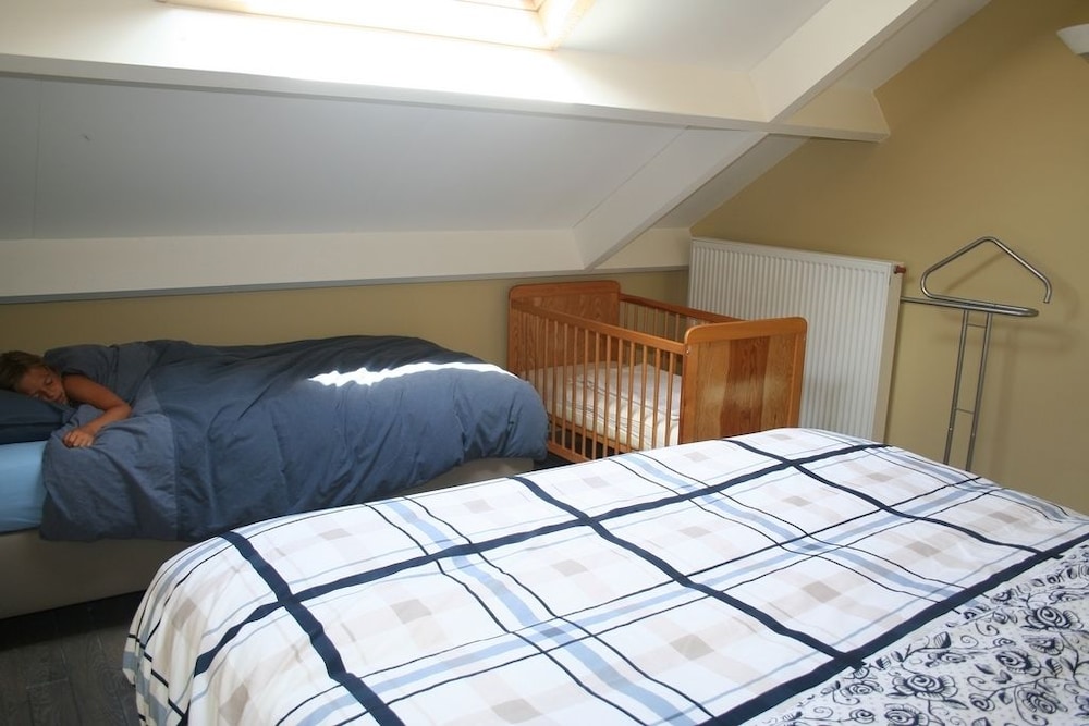 Room (5) photo 2
