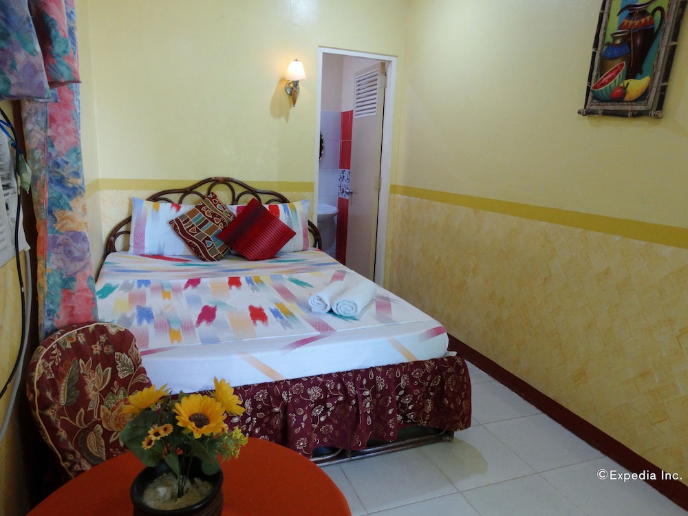 Basic Double Room, 1 Queen Bed photo 2