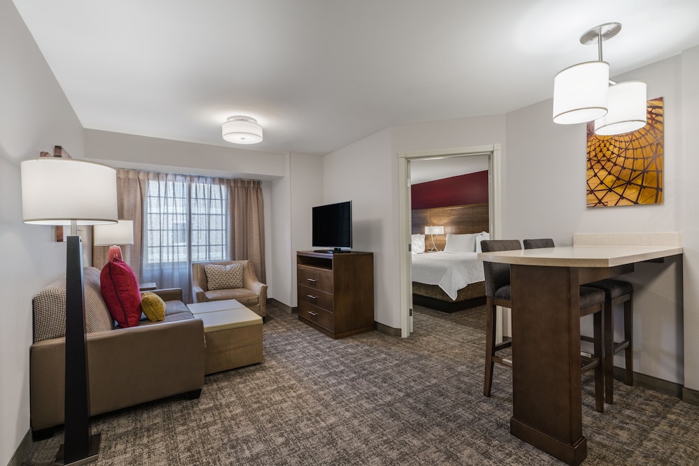 Suite, 2 Bedrooms, Roll-in Shower (Roll-In Shower)