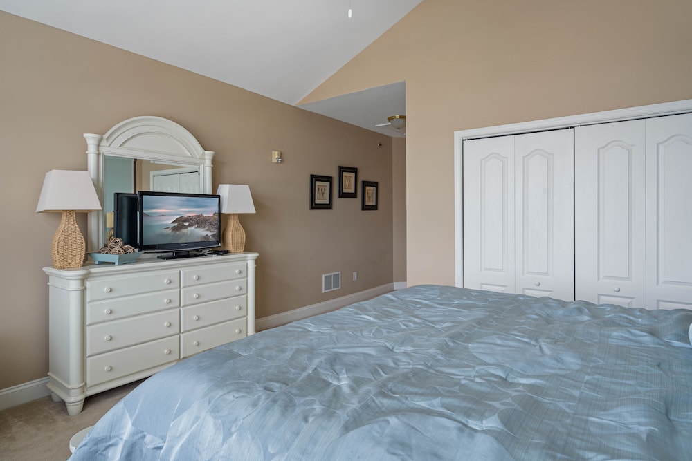 Condo, Multiple Beds, Balcony, Pool View (Grande at Canal Retreat) photo 2