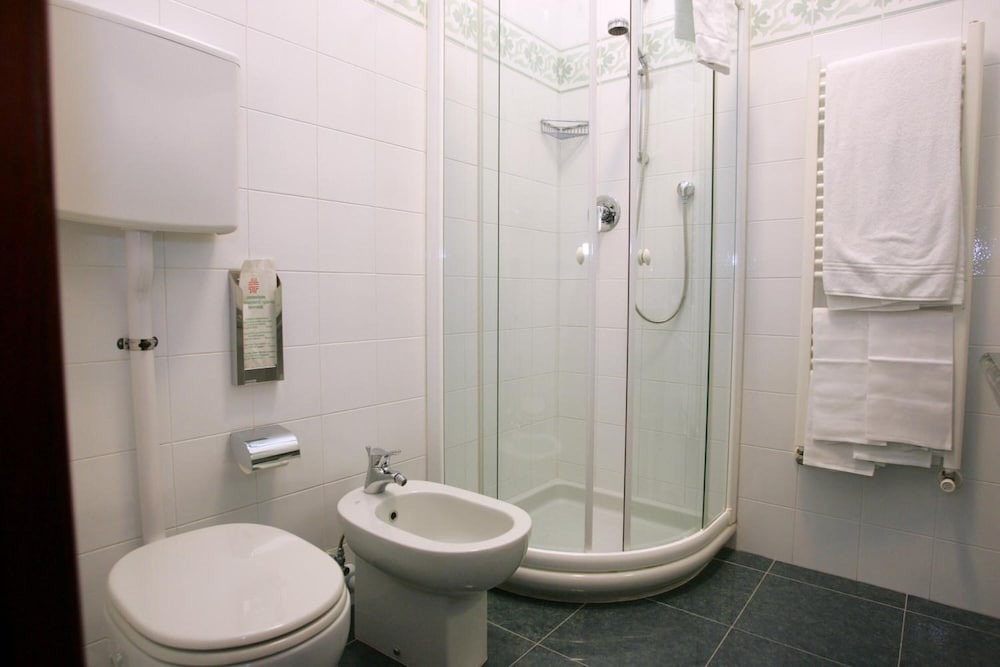 Standard Double Room, 2 Twin Beds - Photo 5