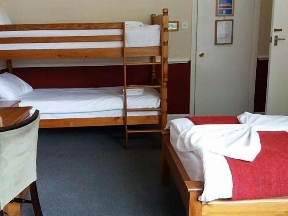 Suite, Ensuite (DBL + BUNKS) photo 2
