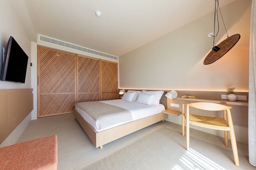 Premium Room - Photo 12