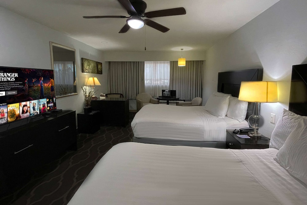 Standard Room, 2 Queen Beds, Non Smoking - Photo 2