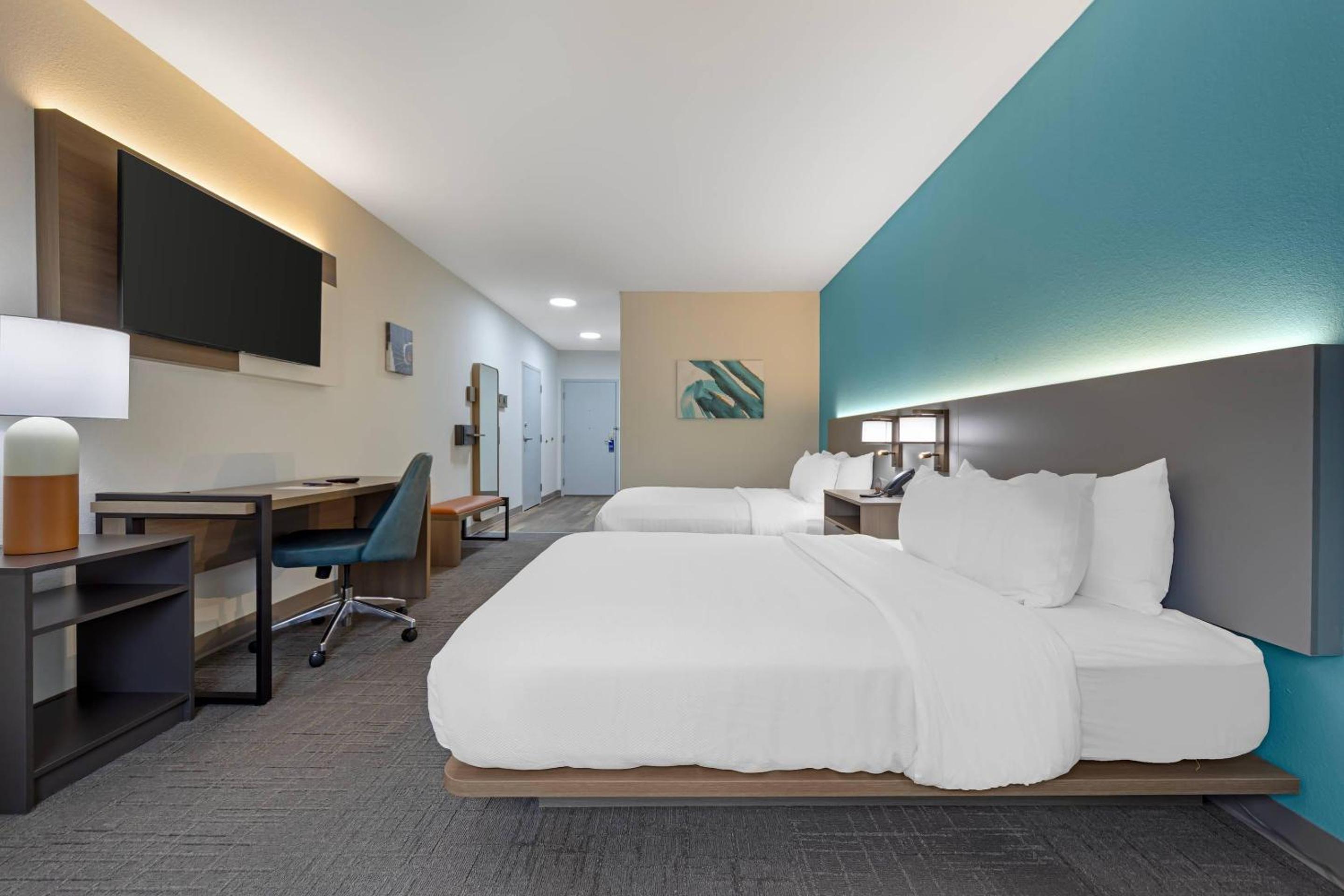 Suite with Two Queen Beds - Accessible/Non-Smoking photo 2