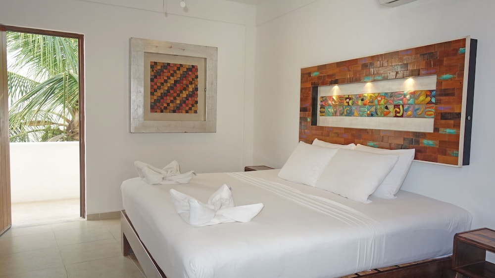 Comfort Apartment, 2 Bedrooms, Oceanfront photo 3
