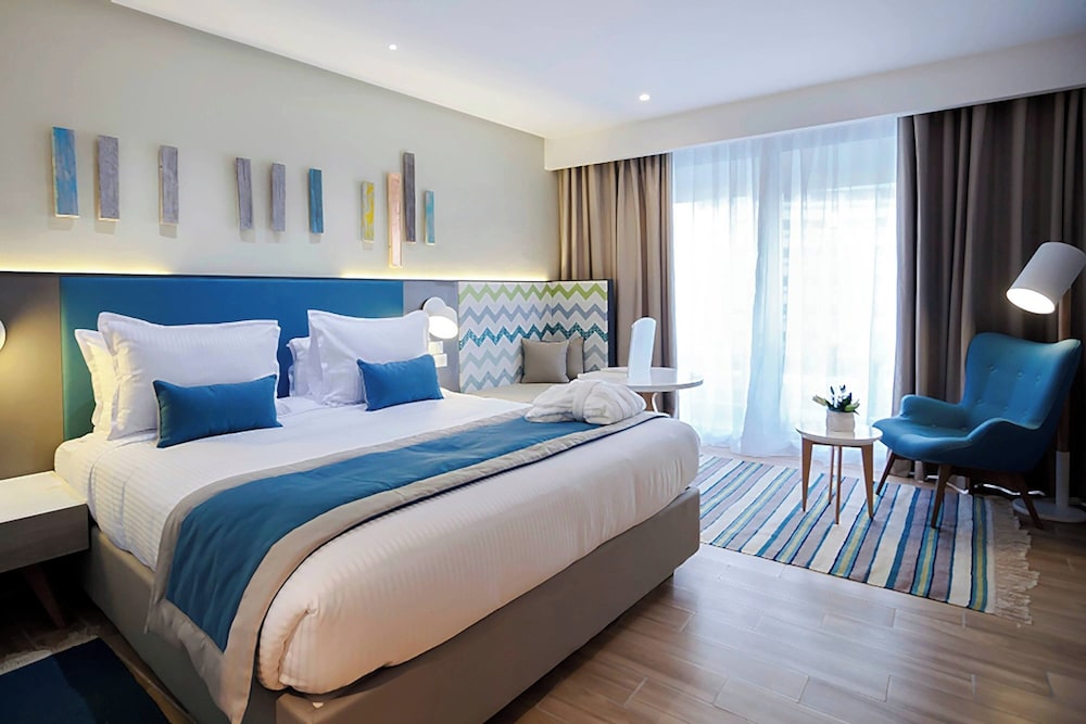 Superior Room, 1 King Bed, Balcony, Sea View