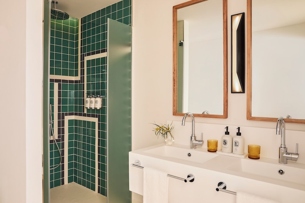 Suite (Marbella)