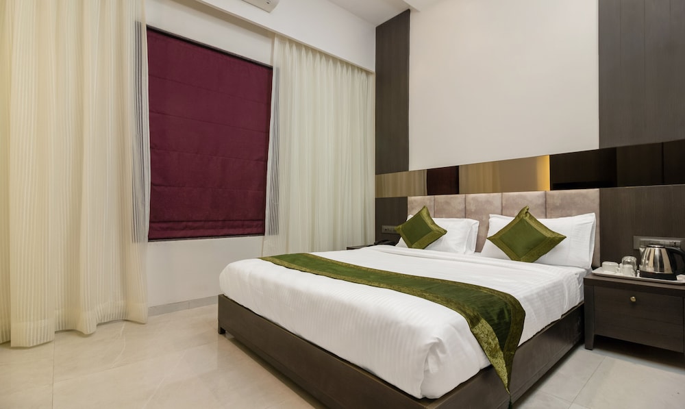 Deluxe Room - Photo 9