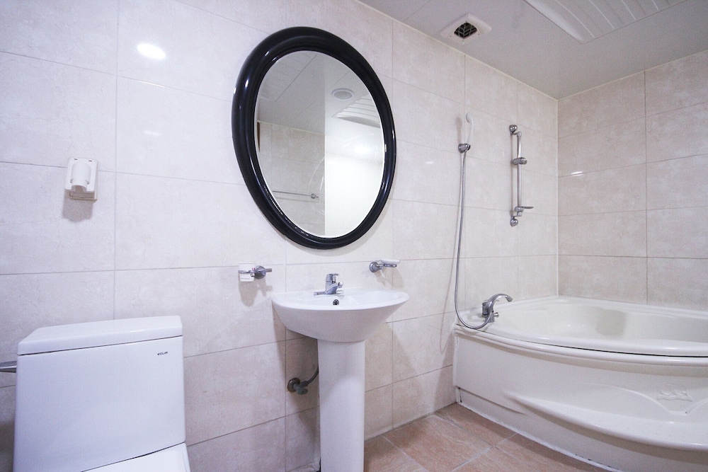 Room (VIP-TWIN (100% disinfection/seat repl) - Photo 3