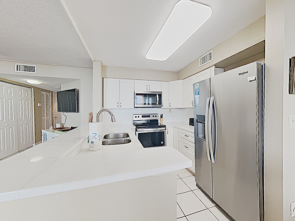 Condo, 1 King Bed with Sofa bed, Balcony, Ocean View (#302 - No Pets) photo 3