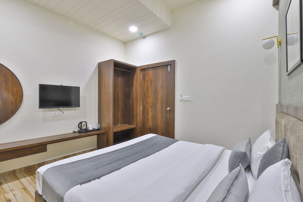 Deluxe Room - Photo 2