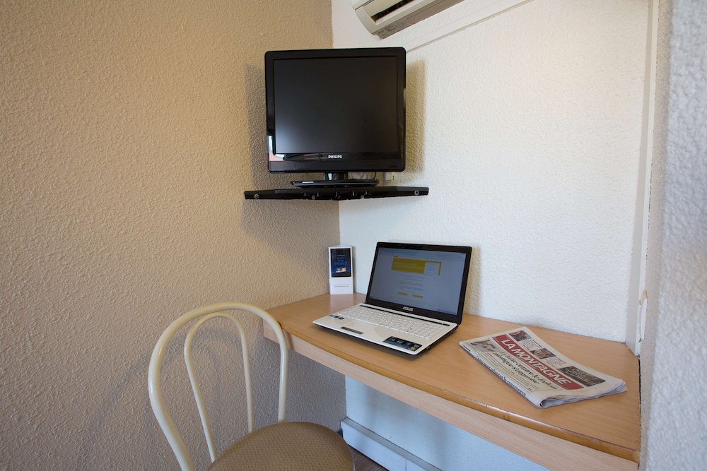 Standard Room, 3 Twin Beds - Photo 6