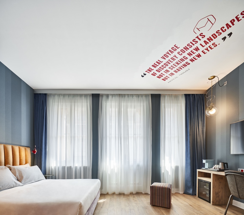 Junior Triple Room (Modernist L) - Photo 2