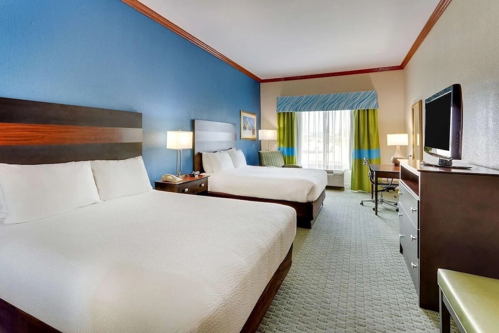 Standard Room, 2 Queen Beds, Non Smoking - Photo 4
