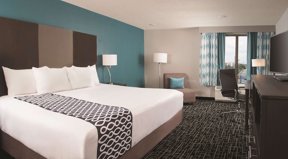 Room, 1 King Bed, Accessible (Mobility Accessible) photo 3
