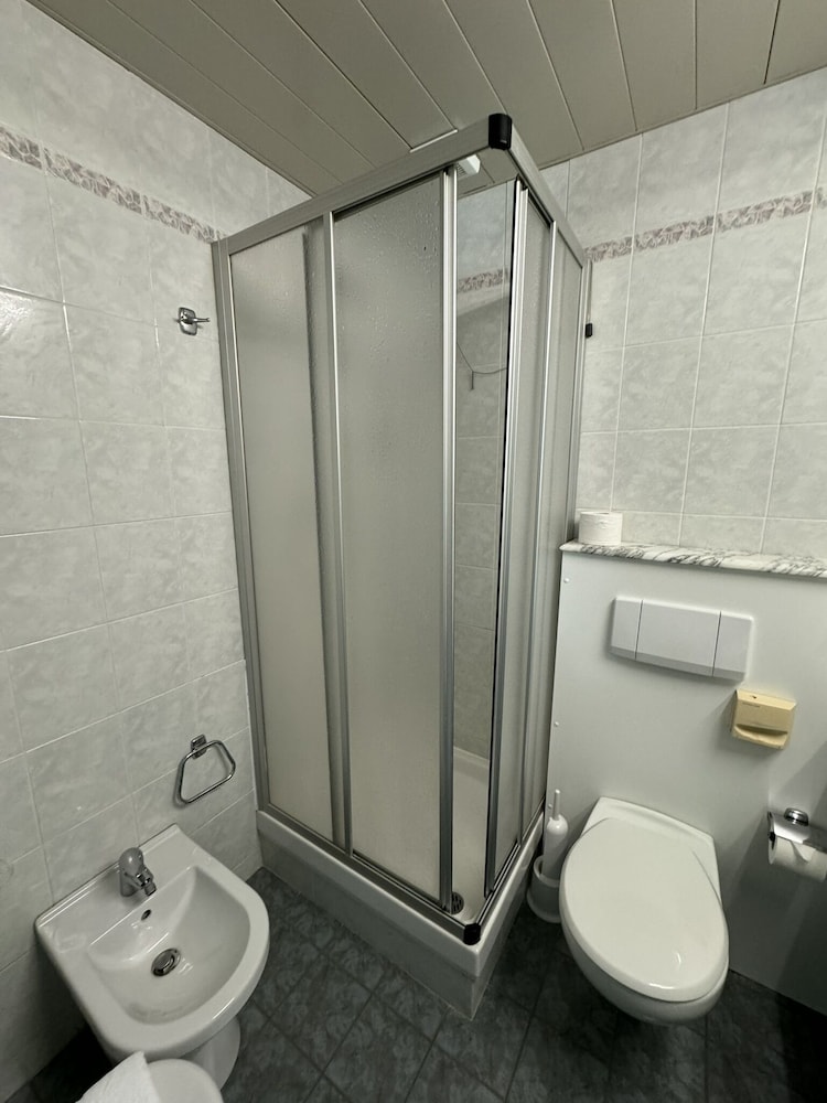 Standard Room photo 3
