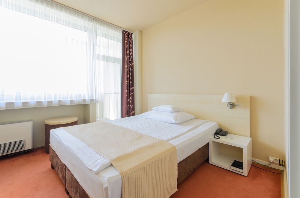 Basic Double Room, Garden View photo 2