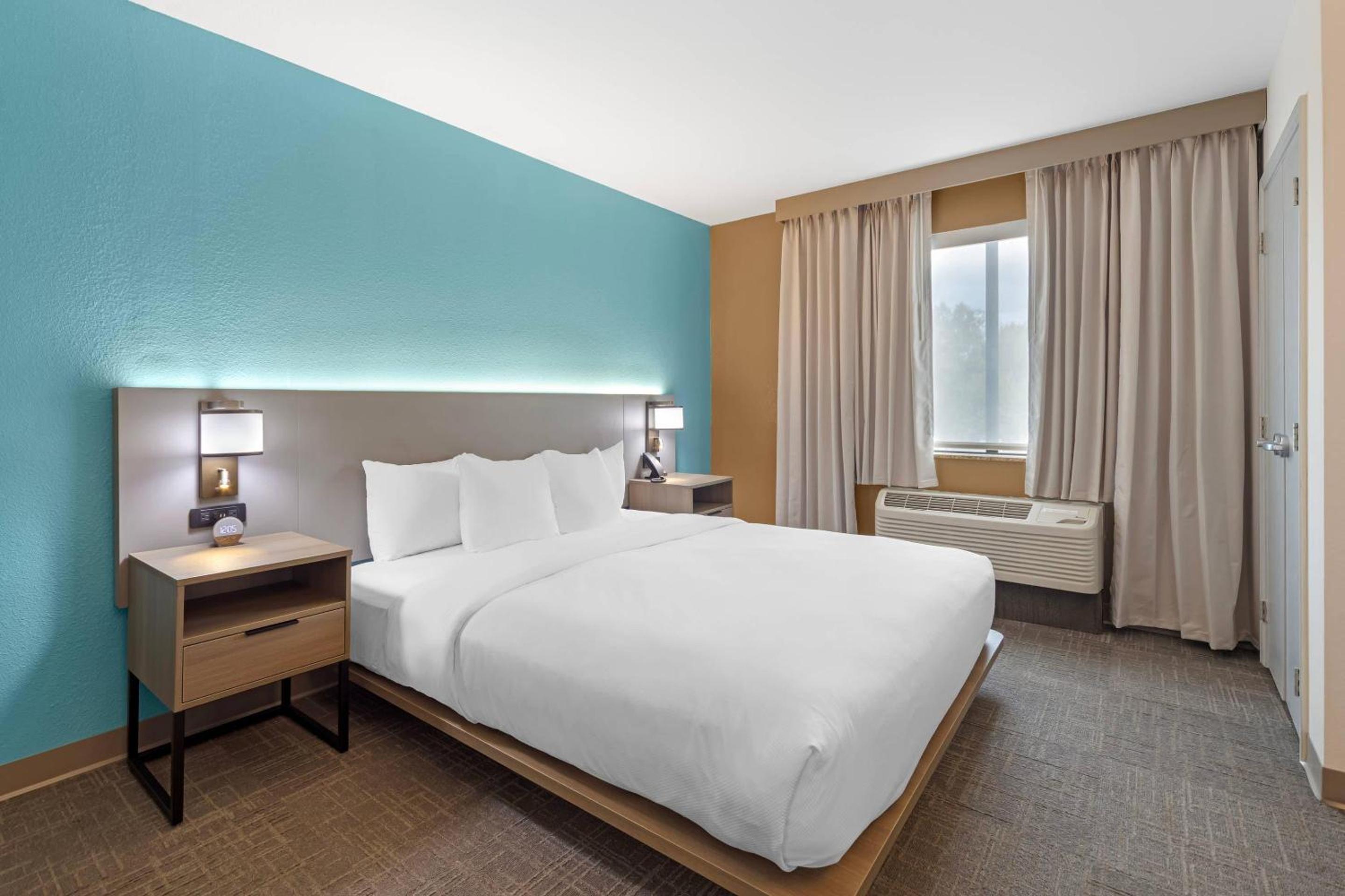 King Room - Accessible/Non-Smoking - Photo 3
