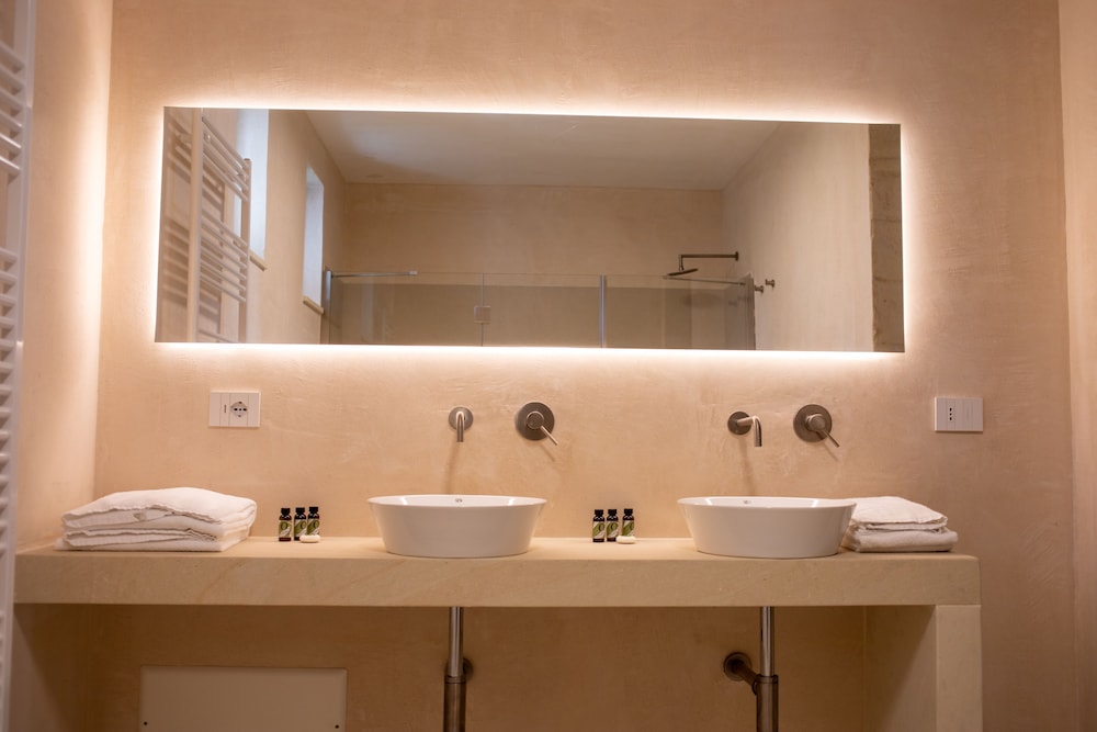 Deluxe Room - Photo 14